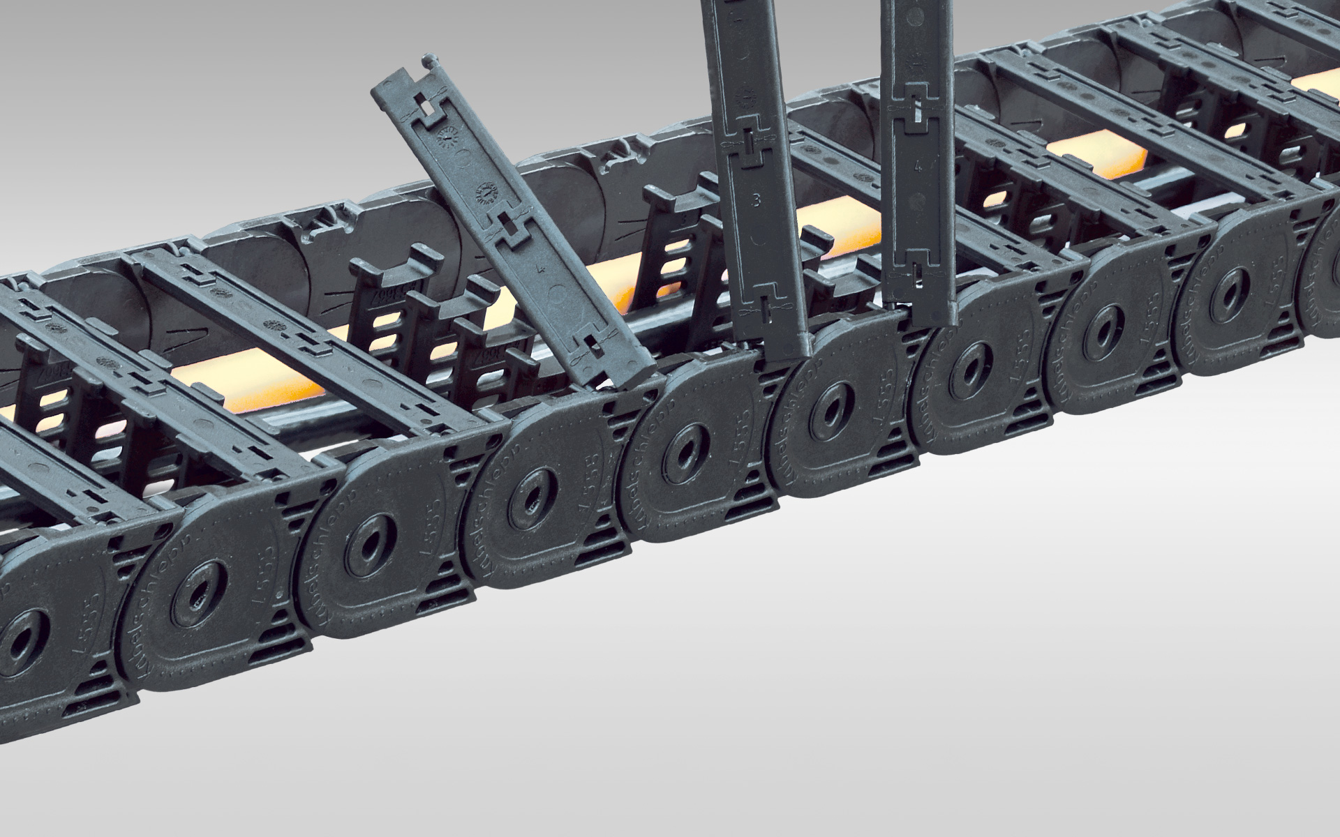 打開(kāi)式塑料拖鏈